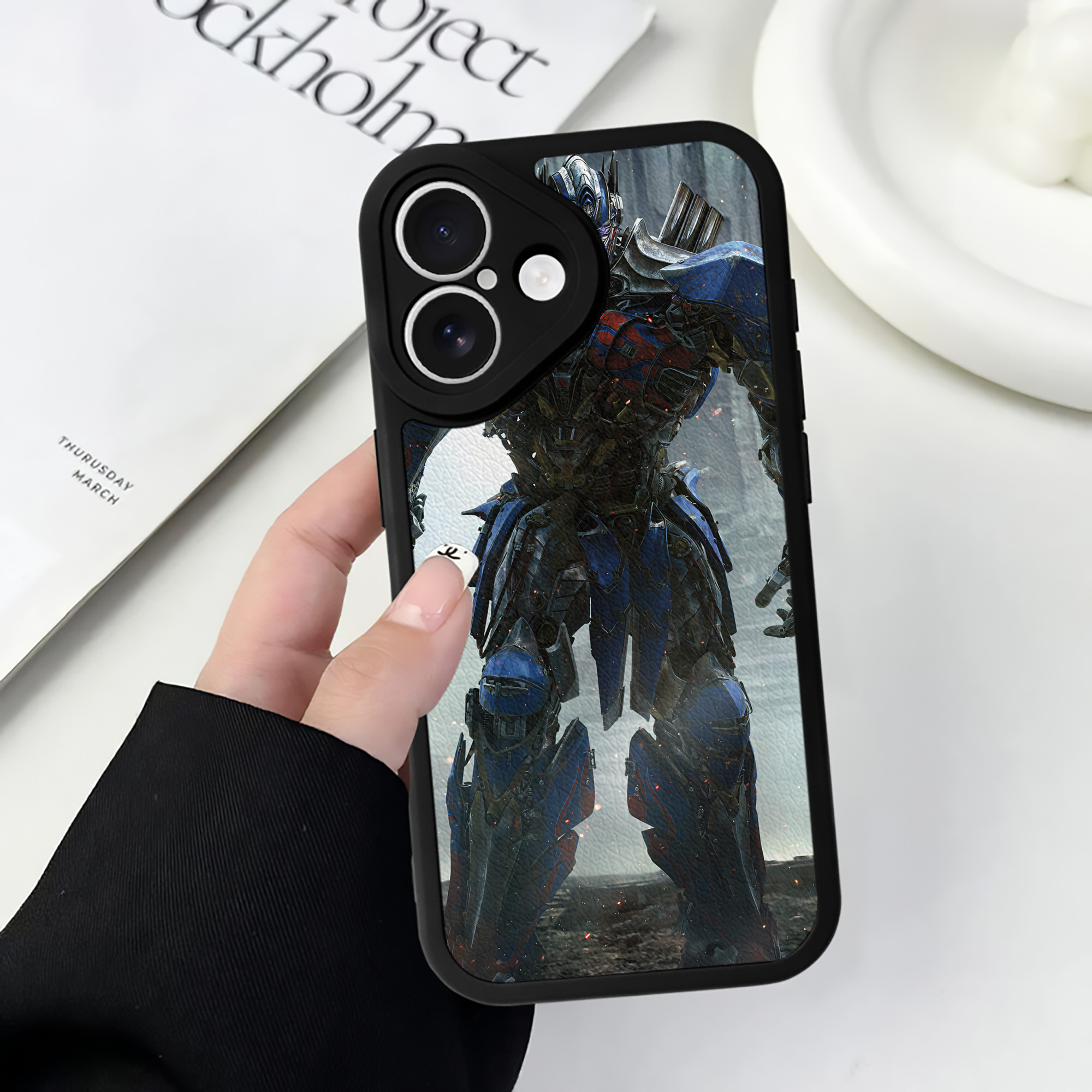 （画像用） Transformers トランスフォーマー 【iPhone 16シリーズ対応】シリコンスマホケース（レザー調） 材質：シリコン